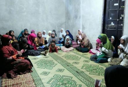 Hormati Guru Pengajar Sholat, Warga Bongoskenti Gelar Doa